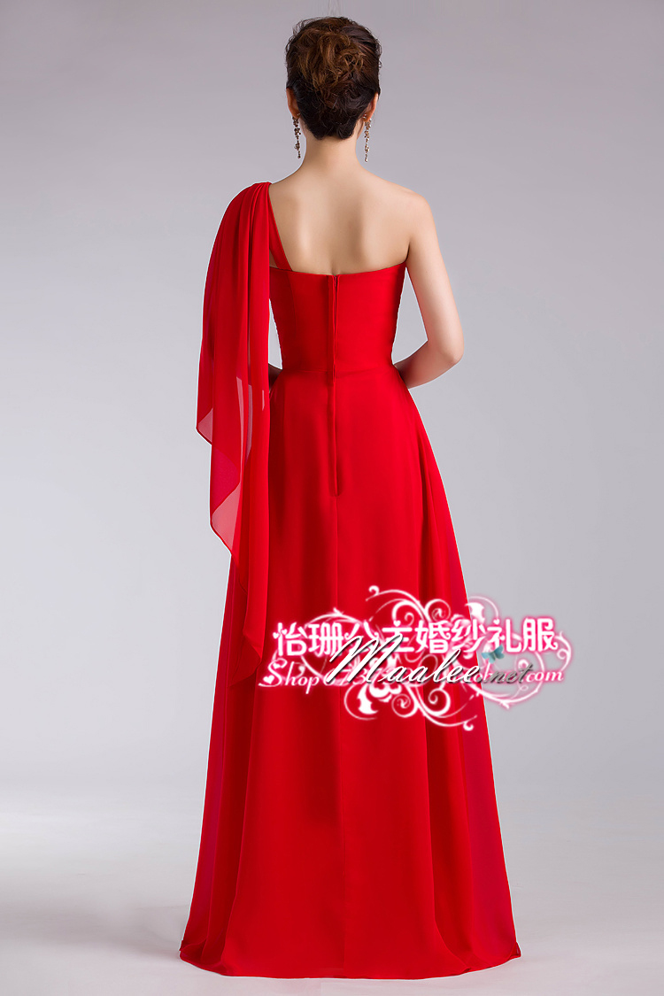 พร้อมเช่า ชุดราตรียาว ไหล่เดียว สวยหวาน แต่งช่อดอกไม้ที่ไหล่ แต่งระบายไหล่สวย สีม่วง