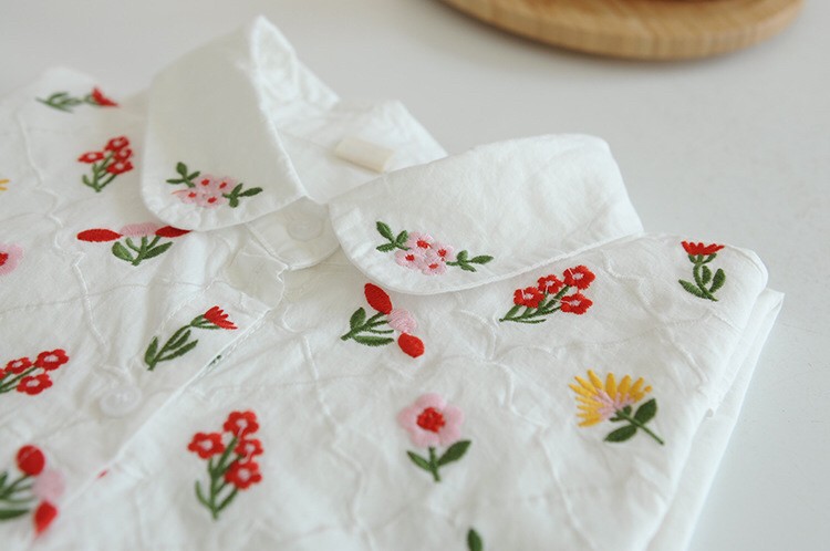 เสื้อคอบัวผ้าฝ้ายลายปัก