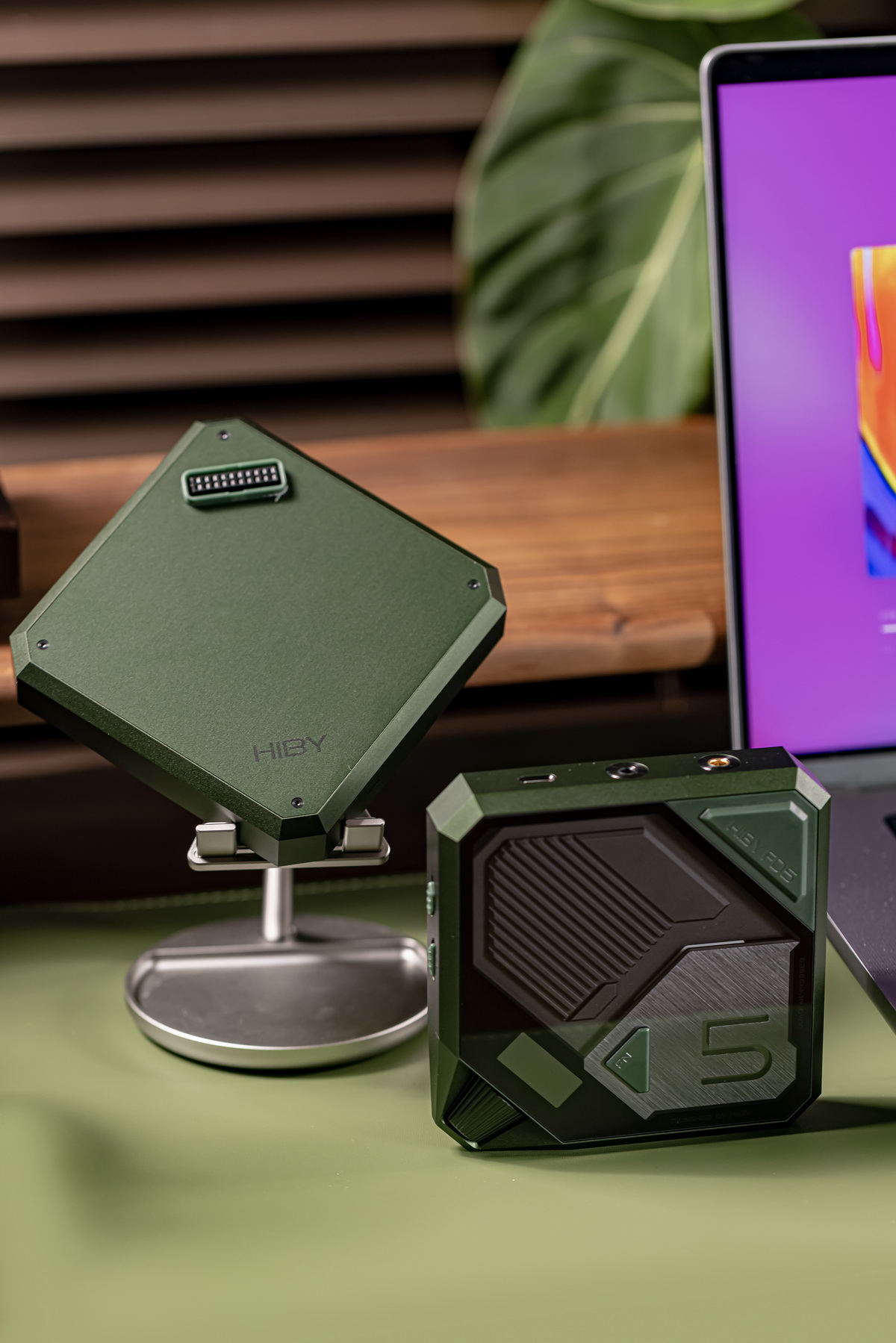 Hiby FD5 DAC/AMP ตั้งโต๊ะ Class A/AB ชิป AKM4493 x4 ในธีมไซเบอร์พังค์ รองรับ MQA ประกันศูนย์ไทย