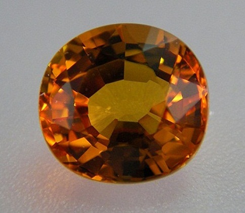 บุษราคัม(Yellow Sapphire)พลอยบางกะจะ เป็นพลอยที่ผ่านการเผาให้ความร้อยอย่างเดียว ไม่ใส่สารใดๆทั้งสิ้น ขนาด7.24x7.68x4.52 mm .นน.2.285 ct.