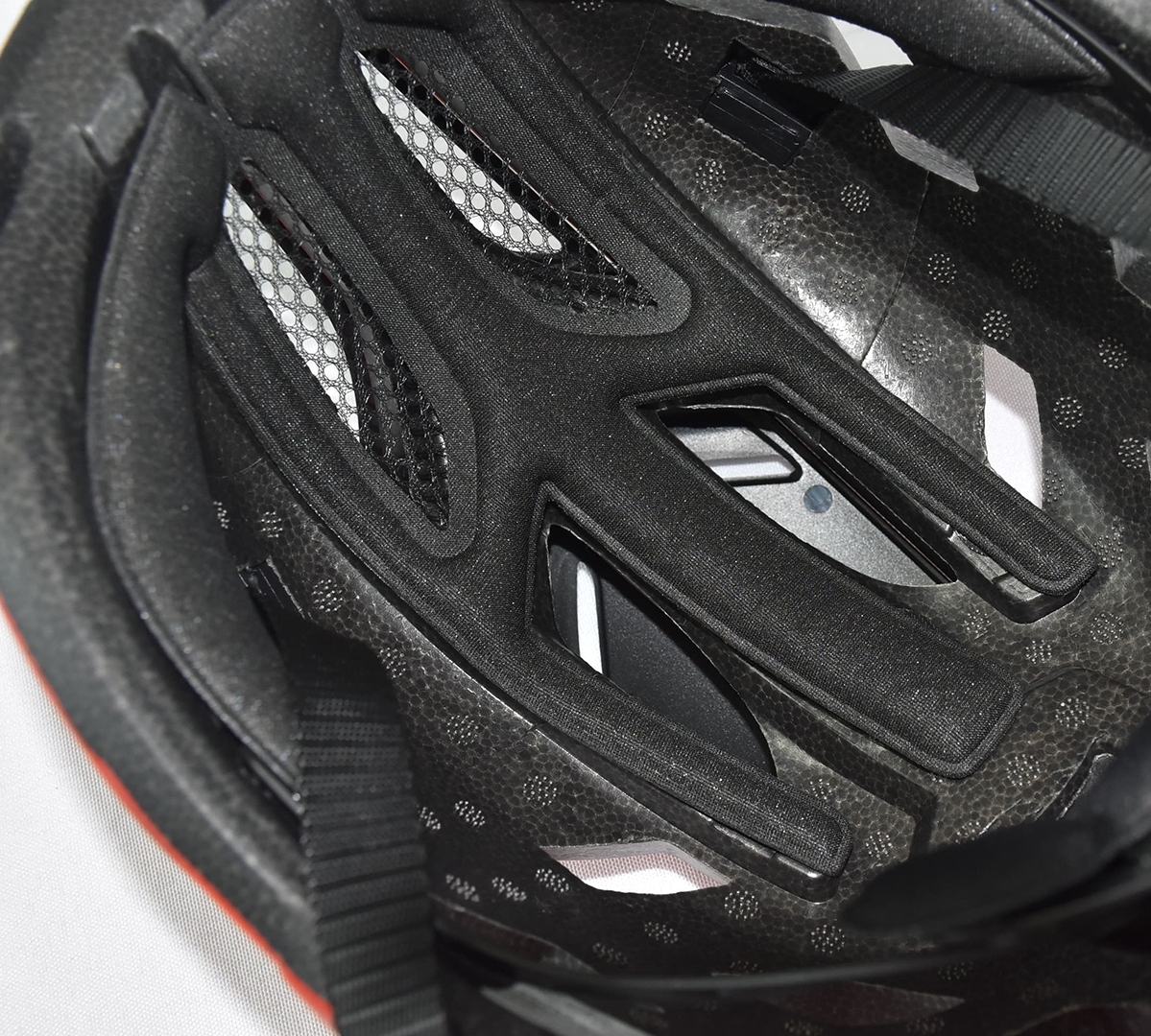 หมวกจักรยาน W23 New TS-43 ทรงสวย น้ำหนักเบา สวมใส่สบาย มาพร้อมดีไซน์ใหม่ แผ่นปิดช่องลมด้านบนสามารถถอดสลับด้านหน้า-หลังได้