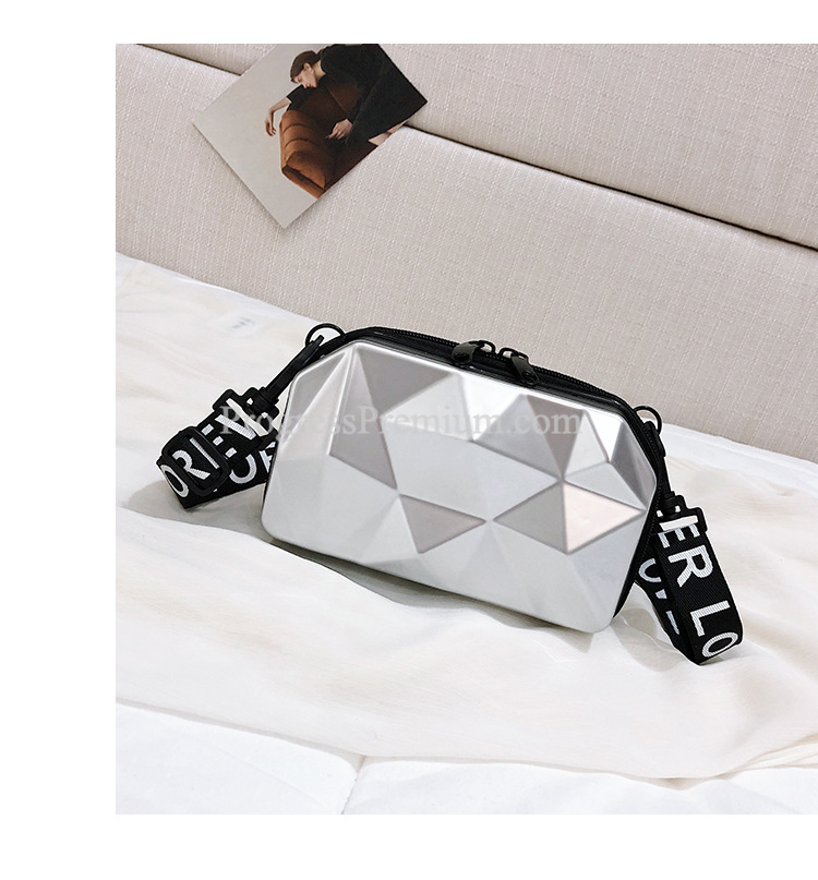 กระเป๋าสะพายข้าง