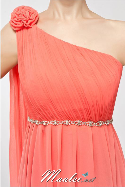 พร้อมส่ง ชุดราตรียาว ไหล่เดียว ผ้าชีฟองแต่งดอกที่ไหล่ เอวคาดเพชรสวย สีแดง