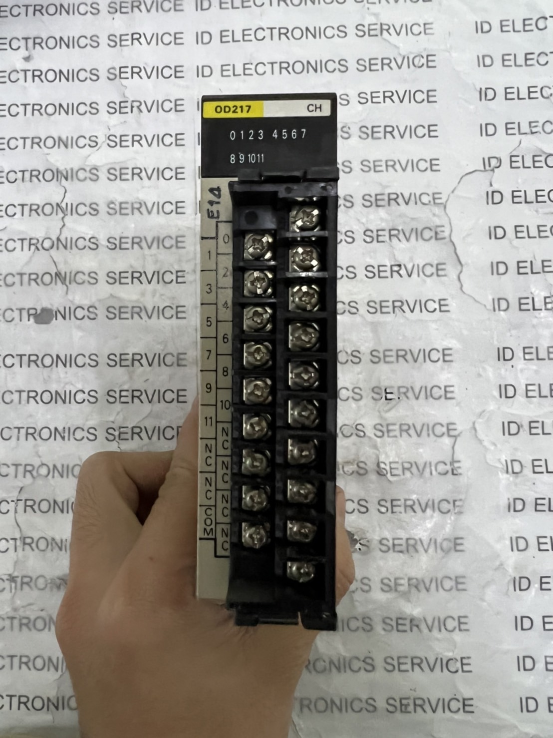 C200H-OD217 PLC “ OMRON ”