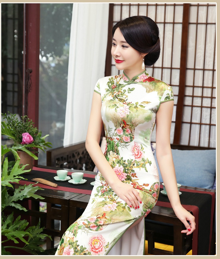 Pre-order กี่เพ้า สีขาวเขียว ลายดอกไม้ ผ่าข้าง กุ๊นขอบอย่างดี