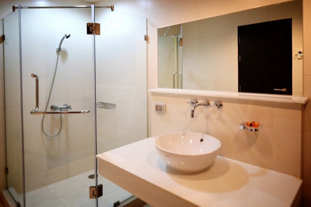 ให้เช่าคอนโด ดิ แอดเดรส สุขุมวิท 42 ตึก A 88 ตร.ม.2 ห้องนอน ห้องสวย ตกแต่งครบ ใกล้ BTS เอกมัย