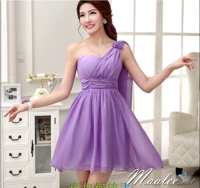 พร้อมส่ง ชุดเดรสสั้น เกาะอก ไหล่เดียว จับสม๊อกด้านหลัง สีครีม Champagne