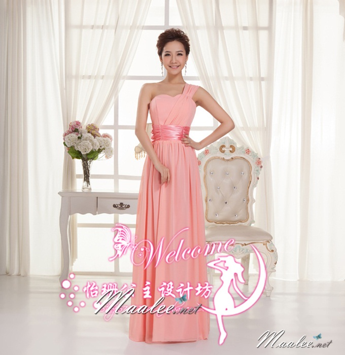 พร้อมส่ง ชุดราตรียาว เกาะอก ไหล่เดียว ผ้าชีฟองพลิ้วสวย คอ sweet heart แต่งเอวผ้าซาติน สีโอโรส