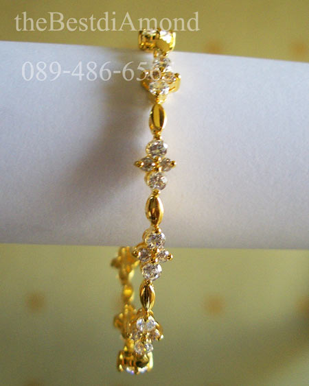 BC008===สร้อยข้อมือเพชรรูปดอกจิกรอบวง=== ดีไซน์น่ารักๆ เป็นรูปดอกไม้ คั่นด้วยทองที่ออกแบบเป็นปล้องๆ ดูลงตัว งานเหมือนจริงสุดๆ หรูหราพอสมควร