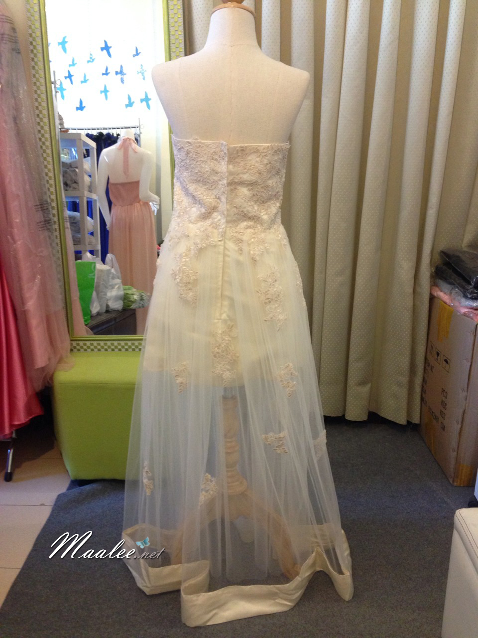 พร้อมเช่า ชุดราตรียาว เกาะอก ลูกไม้ คลุมด้วยผ้าตาข่าย สวยหรู สีครีมChampagne (มีทั้งแบบซิป และเชือกผูกหลัง)