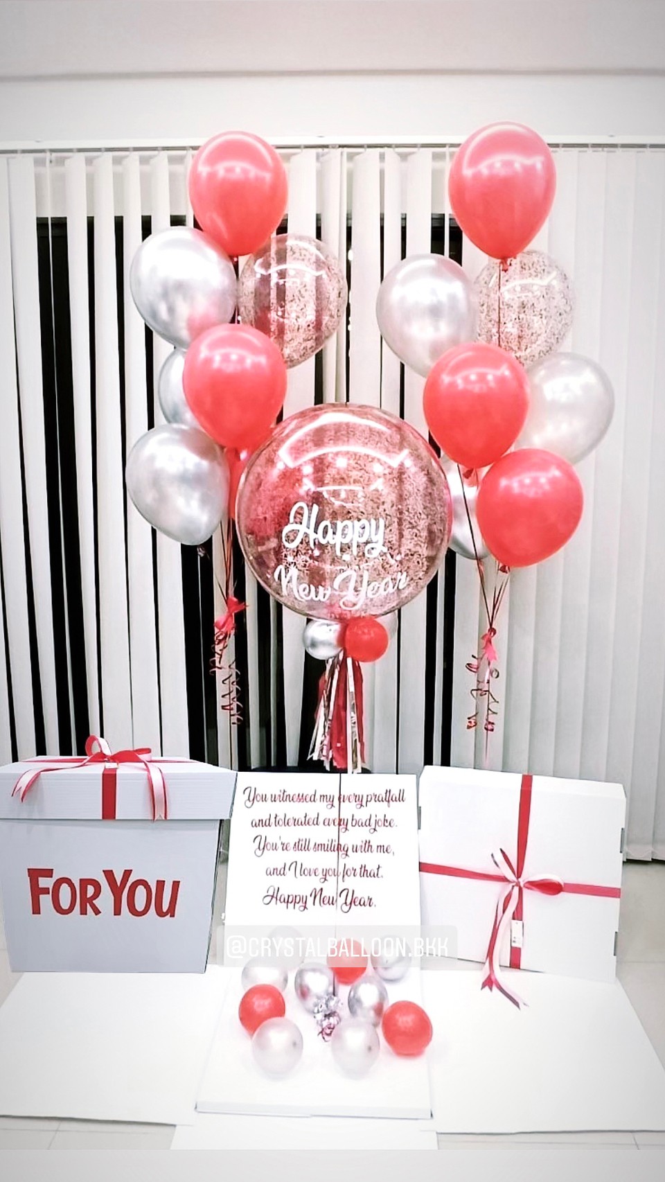 Happy Birthday Surprise Box กล่องเซอร์ไพรส์วันเกิด Bubble ขนาด 24" Theme สีแดง พร้อมตกแต่ง ช่อลูกโป่ง 7 ลูก 2 ช่อ,ลูกโป่งใส ใส่กลิตเตอร์,สามารถใส่รูปได้ 4 ใบ สามารถเปลี่ยนสีลูกโป่ง/เปลี่ยนข้อความได้