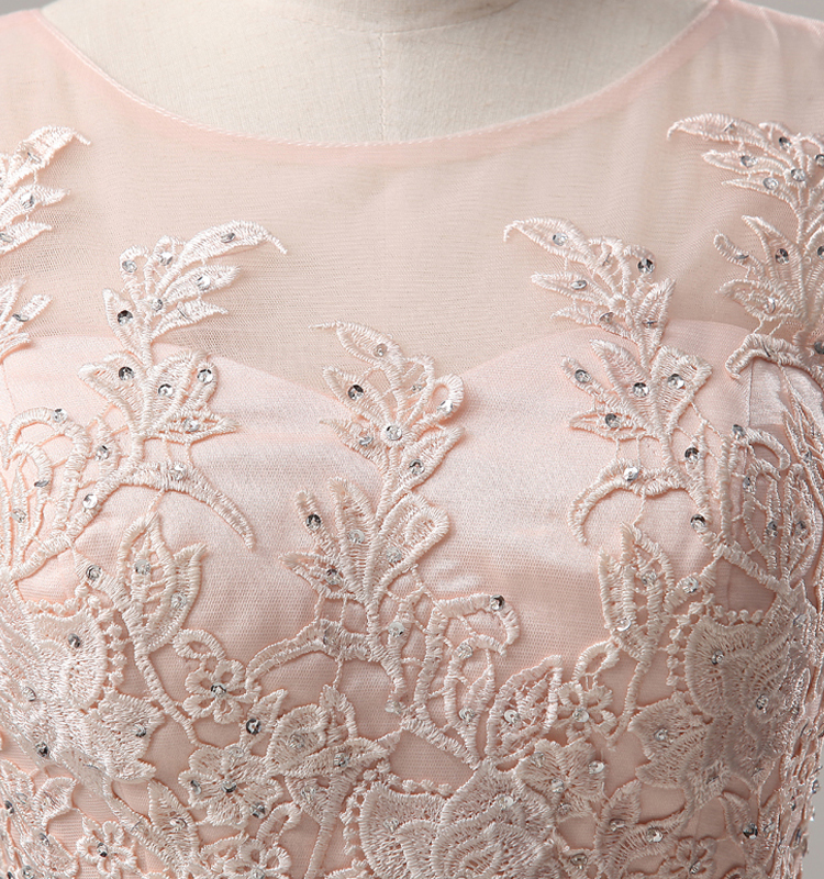 พร้อมส่ง ชุดราตรียาว สีชมพู (สีเนื้อ) ปักลูกไม้แต่งเลื่อม ด้านหลังเป็นแบบซีทรู กระโปรงผ้าซาติน ชายยาว