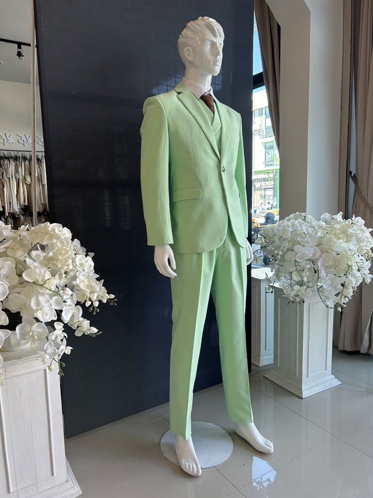 พร้อมเช่า ชุดสูทชาย สีเขียวพาสเทล 1 กระดุม (พร้อมเสื้อกั๊ก) ผ้า Cotton twill 100% ทอลายในตัว