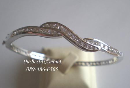 BB017RD+++กำไล 3 curves +++แบบเก๋ๆ ดีไซน์ดูดี ภูมิฐานแต่ไม่เวอร์ ดูดีมากๆๆ งานเหมือนร้านเพชรเลยค่ะ