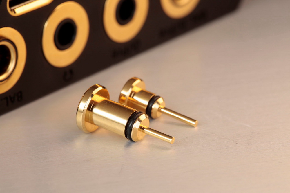 ขาย Cayin P35A+P44A ปลั๊กกันฝุ่นชุบทองสำหรับปิดช่องหูฟังเครื่องเล่นเพลงพกพา