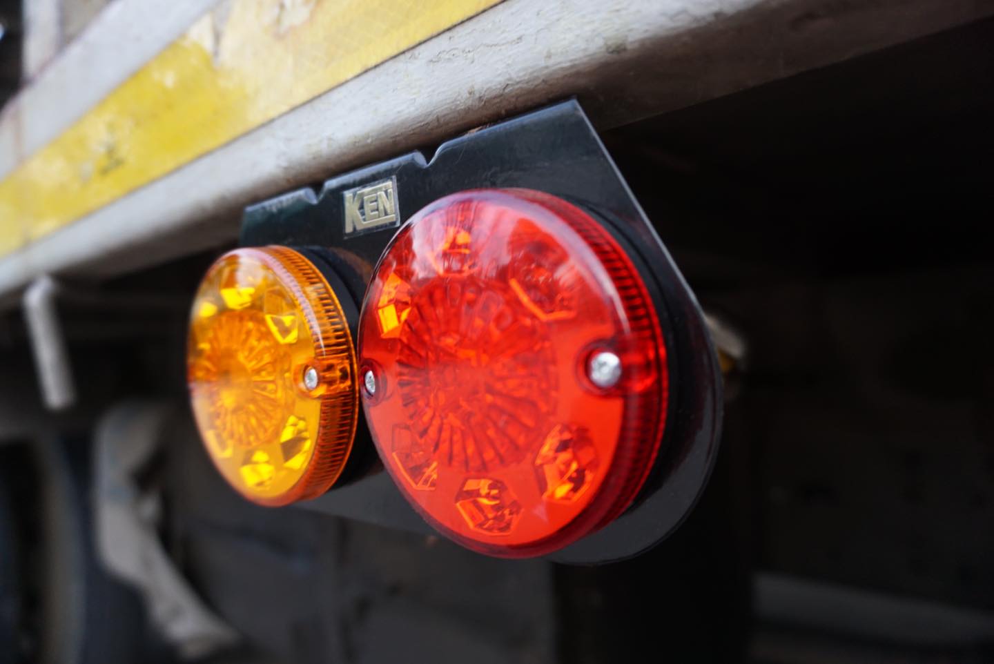 ไฟราวข้างกลมแป้นดำ LED