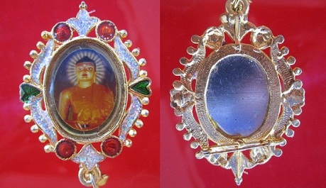 เข็มกลัดหรือจี้ รูปภาพพระพุทธรัศมี วัดพระธรรมกาย อันที่2 จันทร์โอพระเครื่อง