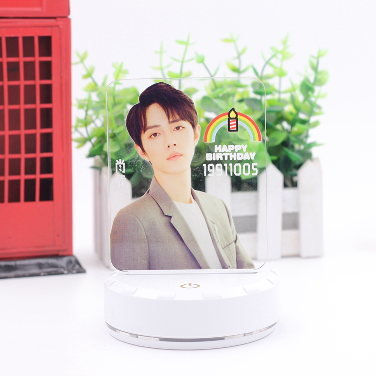 โคมไฟตั้งโต๊ะอะคริลิค เซียวจ้าน