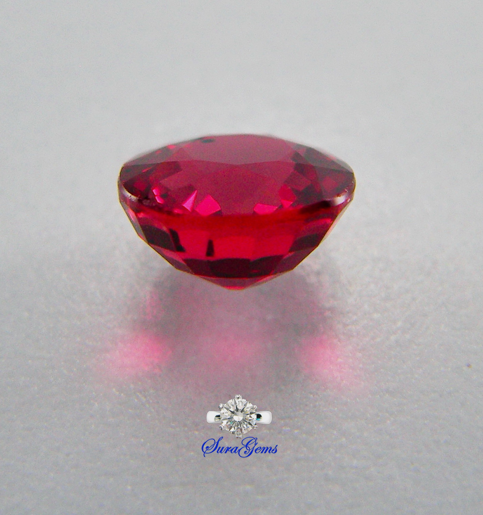 ซองเจีย(Songea Sapphire)พลอยตระกูล sapphire เป็นพลอยเนื้อแข็ง ที่มีความสวยงาม จากประเทศแทนซาเนีย ความสะอาด IF-VVS ขนาด 6x3.8 mm.น้ำหนัก 1.25 ct.