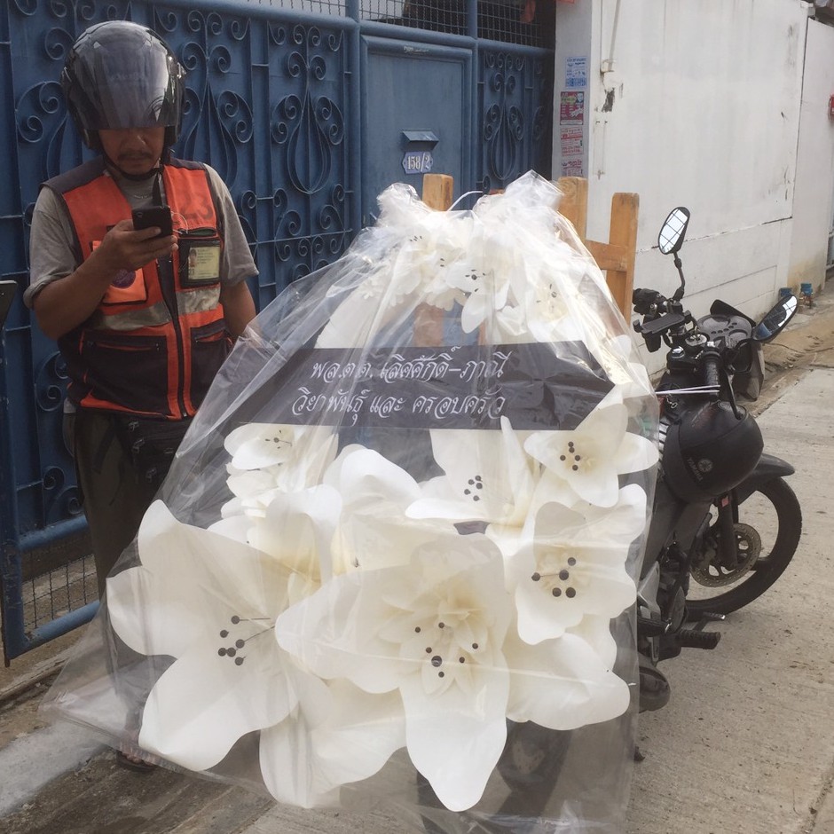 พวงหรีด - มาลาขาว | พวงหรีดดอกไม้กระดาษ | ส่งฟรีกรุงเทพฯ