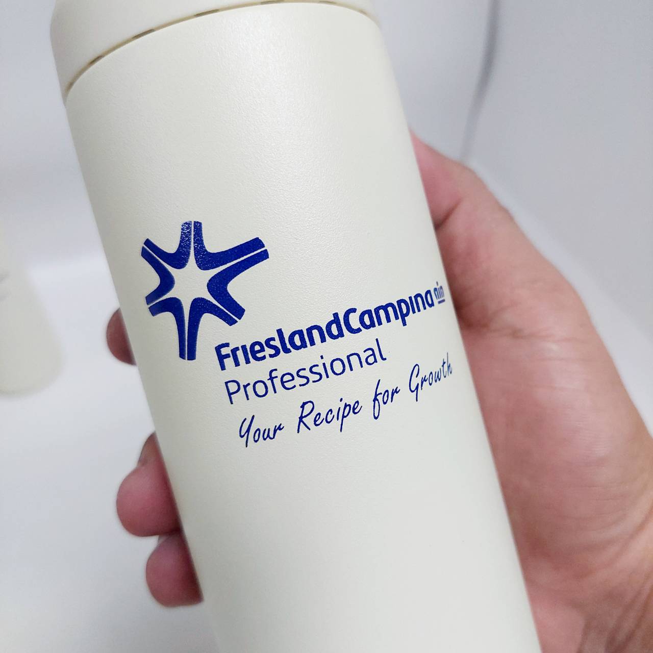 สกรีนโลโก้กระบอกน้ำ friesland campina