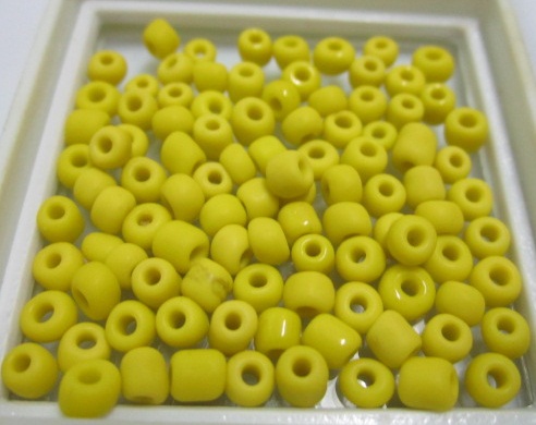 ลูกปัดทราวดีสีเลืองจำนวน.100.เม็ด.ชุดที่.2.ขนาดเม็ด.4-5-6.มิล.