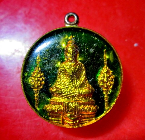 ล๊อกเก็ตใหญ่ พระแก้วมรกตทรงเครื่อง หลัง สมเด็จพระพุทธยอดฟ้ามหาราช(รัชกาลที่1)ปี2525
