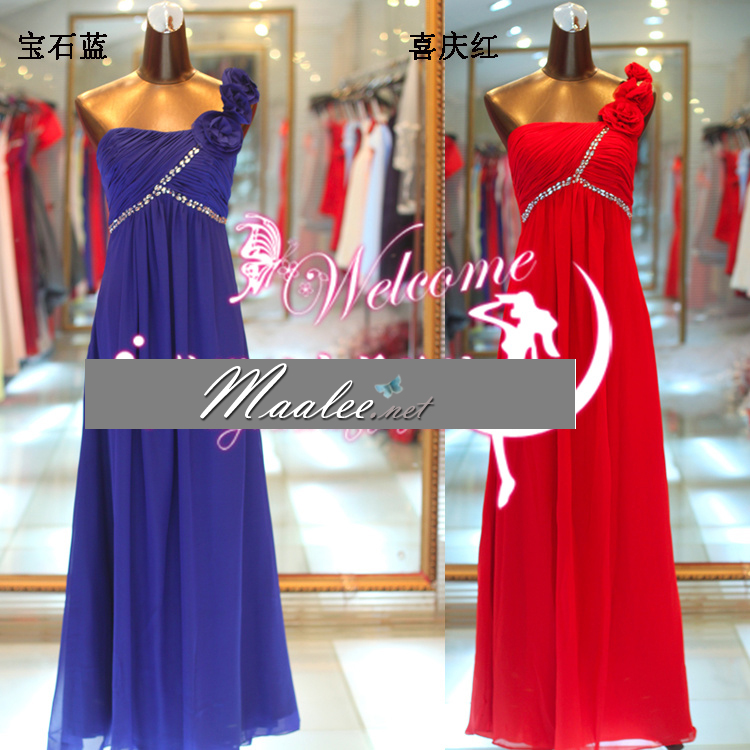 พร้อมส่ง ชุดราตรียาว เกาะอก ไหล่เดียว จับจีบเก๋ แต่งแถบคริสตัลช่วงอก สีแดง