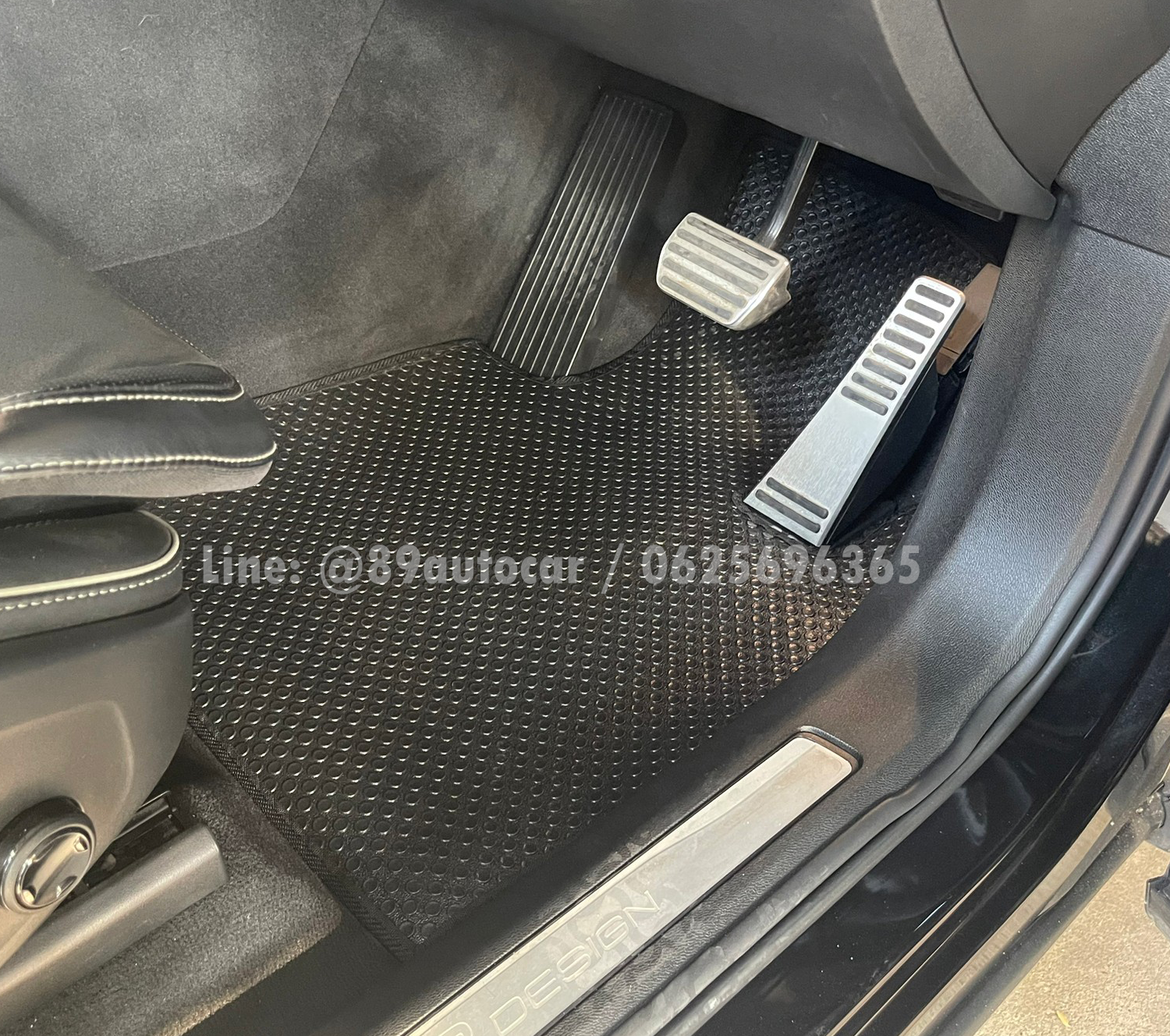 ผ้ายางปูพื้นรถยนต์ Volvo XC60 2019 ปูกระดุมเล็ก PVC สีดำขอบดำ + ท้ายเก็บของ