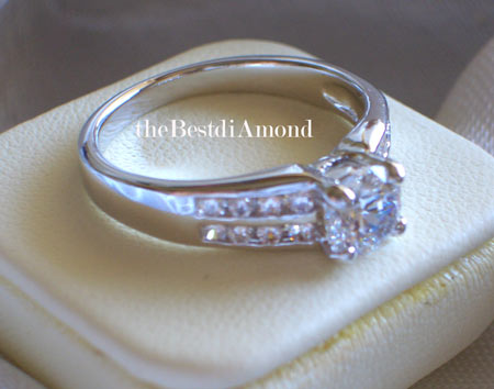 BR407RD+++แหวนชู 50 สตบ่าข้าง 2 แถว++ เรียบๆ แต่หรูหรา อยู่ได้นานไม่มีout เหมือนจริงสุดๆๆเพชรแวววาวมาก ใส่แล้วขับให้นิ้วเรียวสุด ไม่ควรพลาดนะคะ