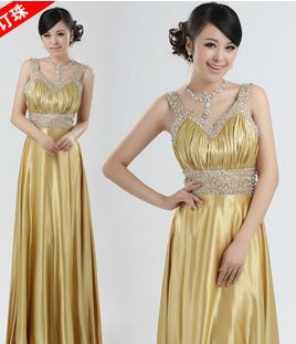 พร้อมเช่า ชุดราตรียาว สายเดี่ยว ผ้าซาติน สีทอง อกจับจีบตีเกล็ด ปักเลื่อมหรู