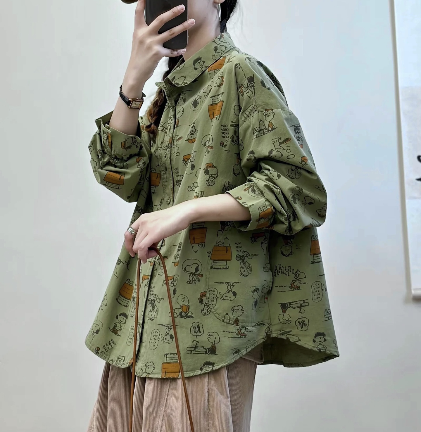 เสื้อเชิ้ตโอเวอร์ไซส์ลายsnoopy แต่งกระเป๋าข้าง