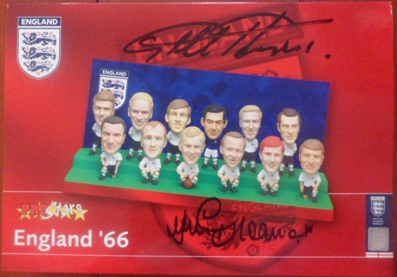 ตุ๊กตาโมเดลนักฟุตบอล ทีมแพ็ค 12x ทีมชาติอังกฤษ โครินเธียน โปรสตาร์ World Cup 1966 Champions Fan Favorites พร้อมลายเซ็น จ.เฮิร์สต์ และ จ.กรีฟส์ ใหม่ / 12x ENGLAND National Football Team Corinthian ProStars Football Figure Team Pack World Cup 1966 Champions