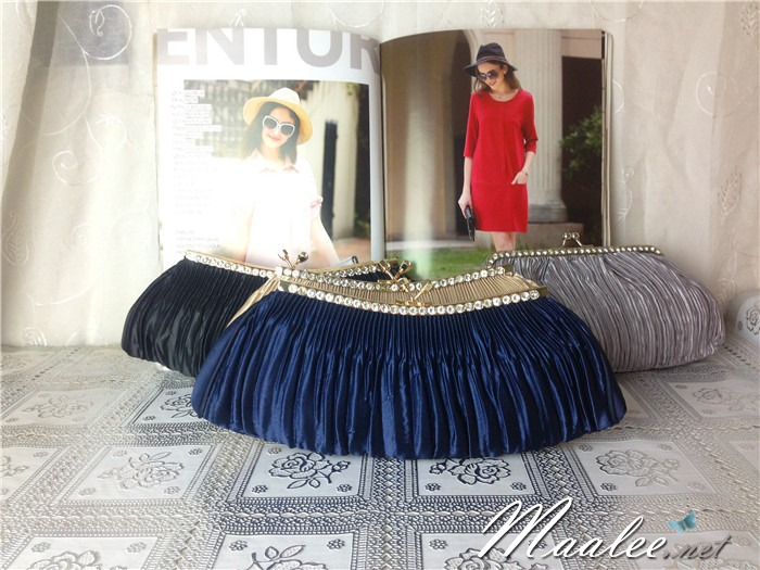 พร้อมส่ง Evening Clutch กระเป๋าออกงาน ผ้าซาตินอัดพลีท แต่งคริสตัลหรู พร้อมสายโซ่สะพาย สั้น/ยาว (เลือกแบบด้านล่าง)
