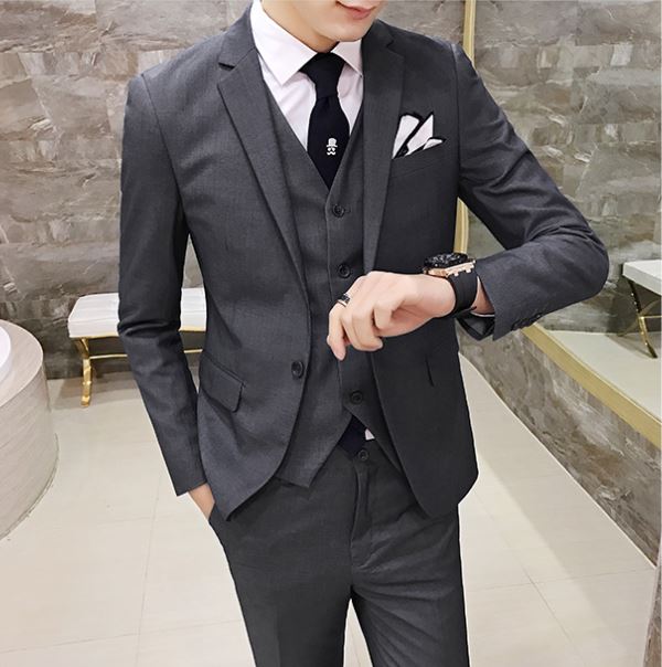 พร้อมเช่า ชุดสูทชาย สีเทาเข้ม เข้ารูป พร้อมเสื้อกั๊ก