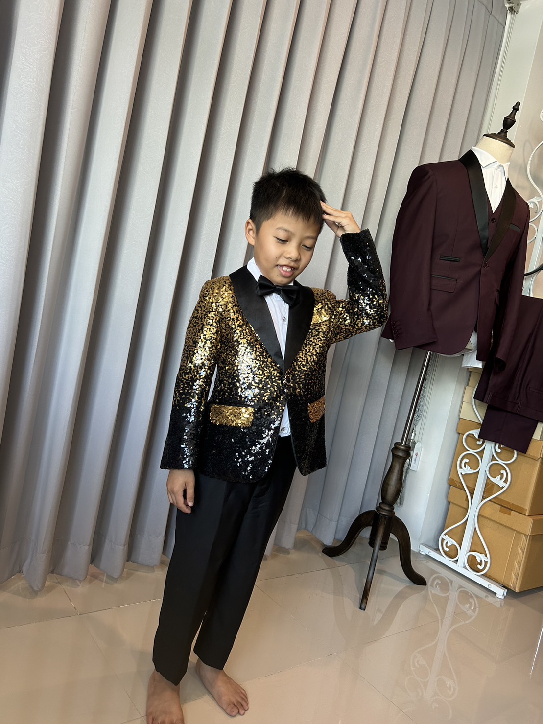 พร้อมเช่า ชุดสูทเด็กชาย สีทูโทน งานกลิตเตอร์แน่นๆ หรูหรา **พร้อมเช่าไซส์ 120,130,140,150**