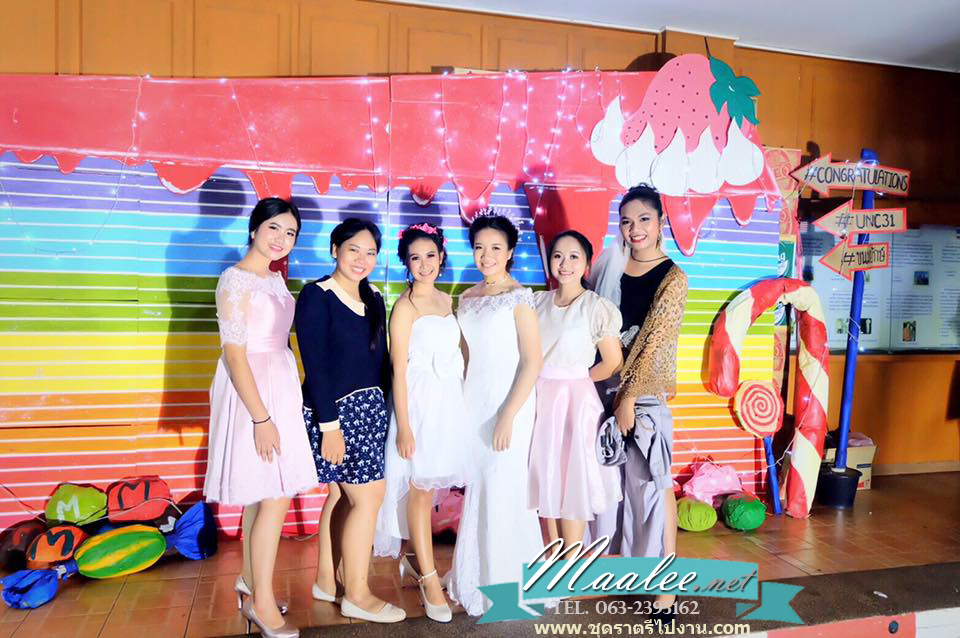 พร้อมส่ง ชุดราตรียาว แบบปาดไหล่เซ็กซี่ เข้ารูป ทรงหางปลา สีขาว ผ้าลูกไม้ แต่งเลื่อมสุดหรู (เชือกผูกหลัง)