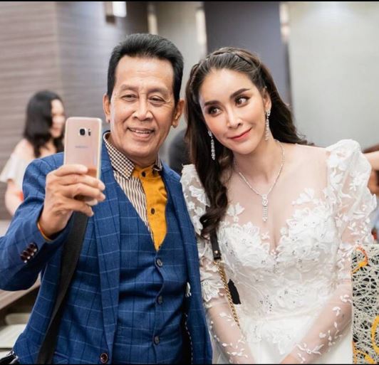 พร้อมเช่า ชุดสูทชาย สีน้ำเงิน ลายตาราง ทรงเข้ารูป สไตล์เกาหลี พร้อมเสื้อกั๊ก