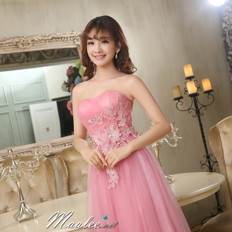 พร้อมส่ง ชุดราตรียาว เกาะอก สีชมพูหวาน ผ้าตาข่ายทั้งชุด อกจับจีบ แต่งดอกคาดเอว & พร้อมเม็ดคริสตัลหรู (เหลือสีชมพูอ่อน)