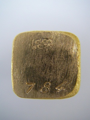 หลวงพ่อทวด เบตง3 องค์ทองคำกลาง รุ่นปฏิสังขรณ์สองพระมหาธาตุเจดีย์ โค๊ตโม no.784 เก็บได้เก็บเลยครับรุ่นนี้ ** พระดี มีอนาคต