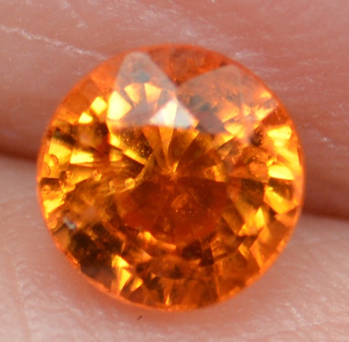 พลอยบุษราคัมบางกะจะ 0.90 กะรัตพลอยไทย (0144)