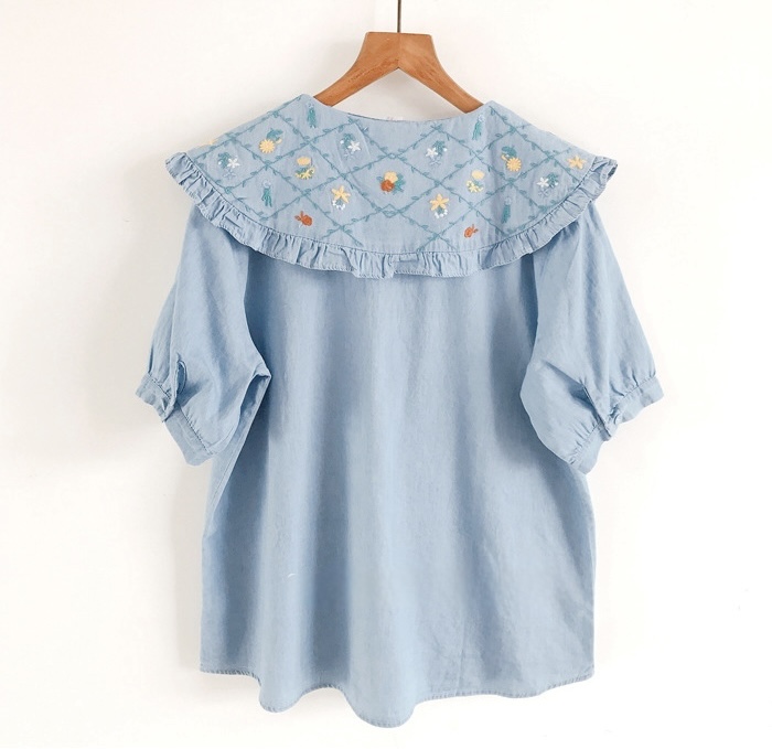 เสื้อยีนส์คอบัวแต่งระบาย