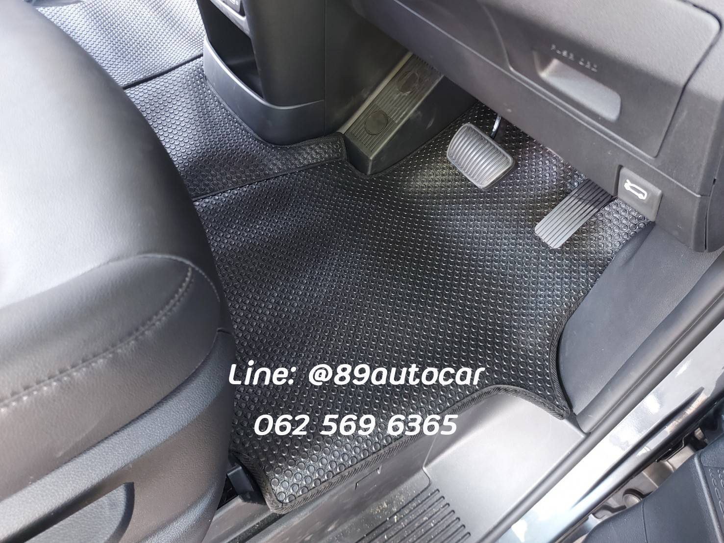 ผ้ายางปูพื้นรถตู้ กระดุมเล็ก PVC Hyundai Staria 2.2d 11 ที่นั่ง