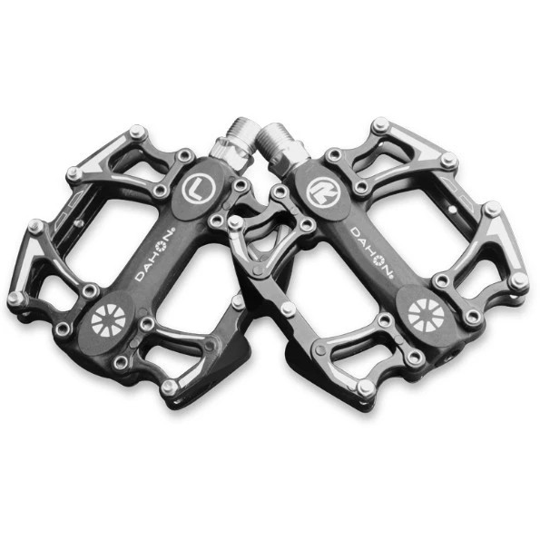 บันไดจักรยาน DAHON Aluminum bearing pedal แกนโครโมลี่ บอดื้อลูมิเนียม ออกแบบให้โปร่ง น้ำหนักเบา เพียง 364 g. ลูกปืนแบริ่งเคลือบสารหล่อลื่น และกันน้ำ