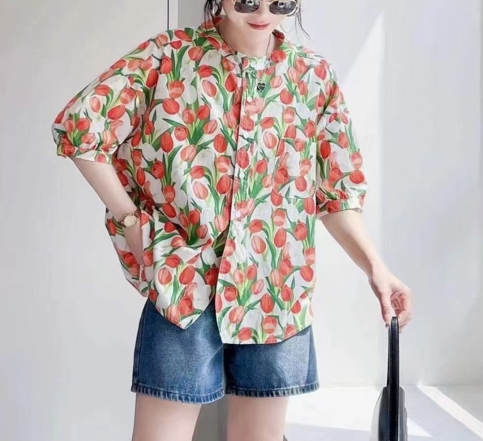 เสื้อผ้าฝ้ายพิมพ์ลายอกทิวลิปแต่งกระเป๋า