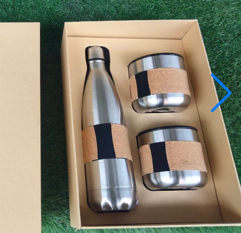 Gift Set รุ่น C10281 (กระบอกสแตนเลสรีไซเคิ้ล ทรงโบว์ลิ่งคาดไม้ไผ่ 500 ml,แก้วสแตนเลสรีไซเคิ้ล คาดไม้ไผ่ 2 ใบ)