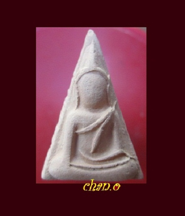 @@พระนางพญา 100ปี เนื้อดิน หลวงปู่บุดดา ถาวโร วัดกลางชูศรีเจริญสุข จ.สิงห์บุรี ปี2535 @@องค์ที่3@