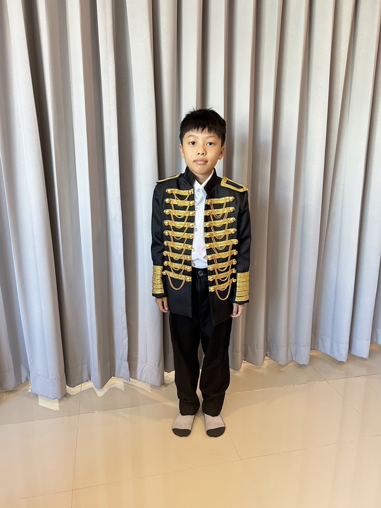 พร้อมเช่า ชุดสูทเด็กชาย สีดำพู่ประดับทอง เครื่องแบบทหารสไตล์ยุโรป (ไซส์ 140,150)
