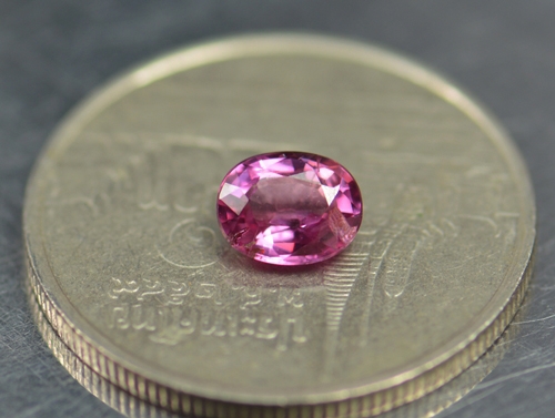 อัญมณีทับทิมสยาม (Ruby ) 0.64 กะรัตพร้อมใบเซอร์ (0573)