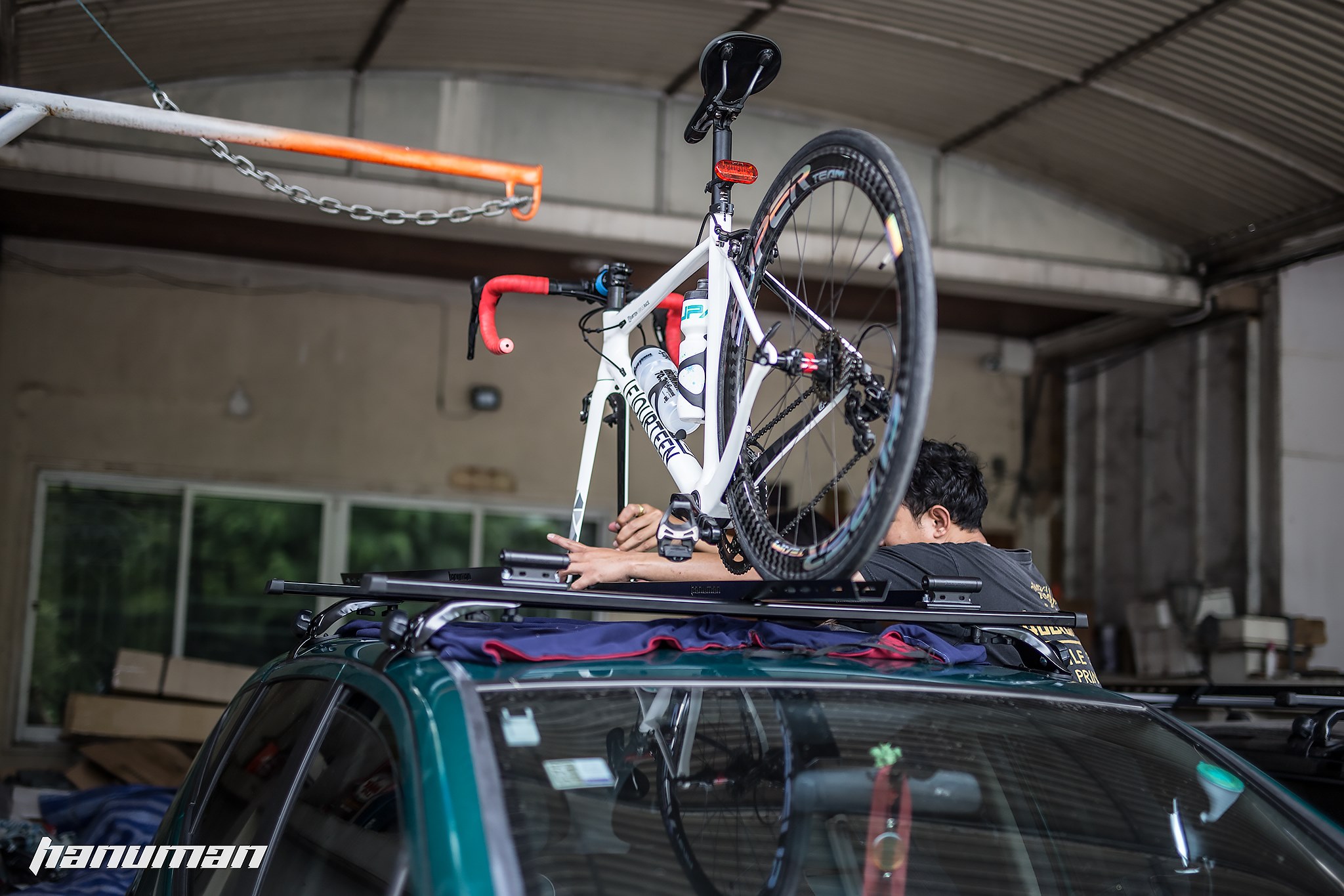 แร็คบรรทุกจักรยาน Hanuman rack C01, Car Bike Rack สำหรับบรรทุกรถจักรยานบนหลังคา ไม่มีแร็คจับตัวรถ (คานอลูมิเนียม 2 เส้น + ตัวจับหลังคา 4 มุม) **แยกรุ่น**